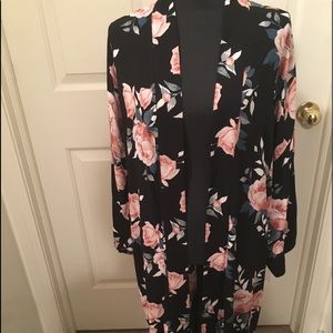 🆕 AUTHENTIC MIMI CHICA BLACK ROSE PRINT KIMONO